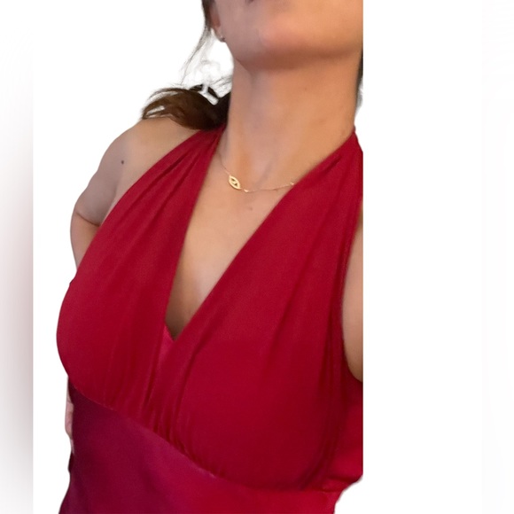 Red Gown - Picture 2 of 2